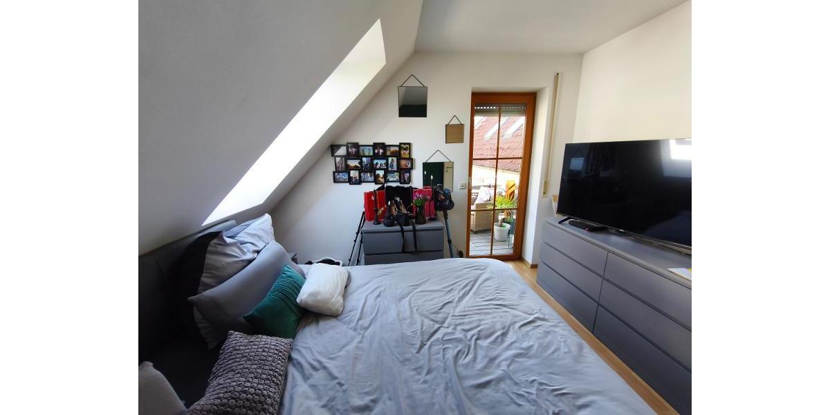 Kinder- / Arbeitszimmer mit Zugang zum Balkon Bild 2