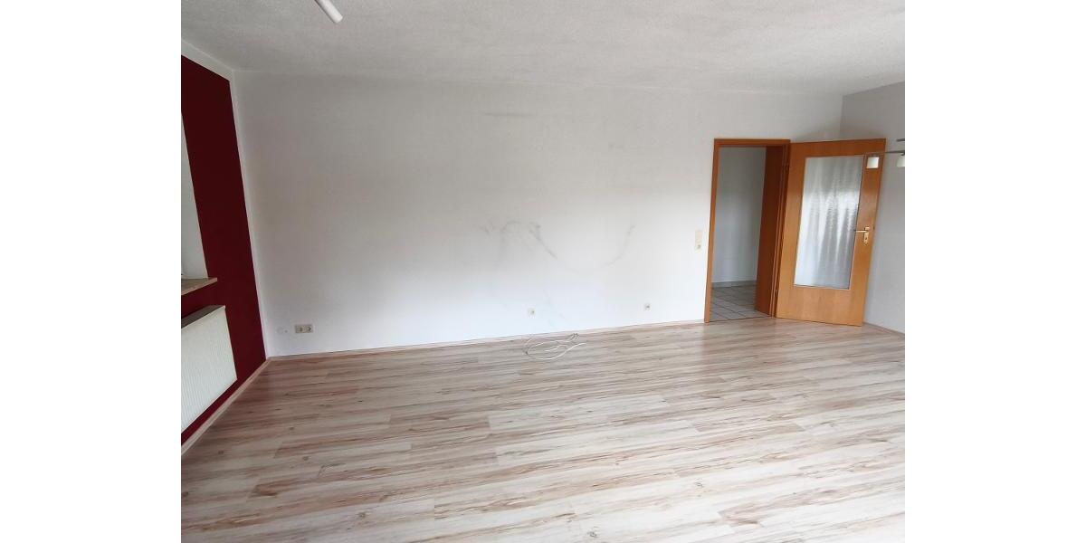 Wohn- /Esszimmer mit Zugang zum Balkon Bild 4